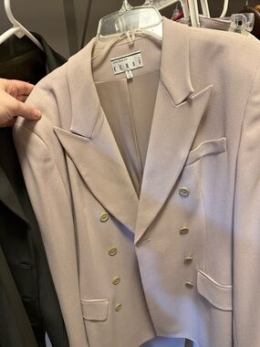 Kenar Double-Breasted suit in Dusty Mauve with Gold Buttons